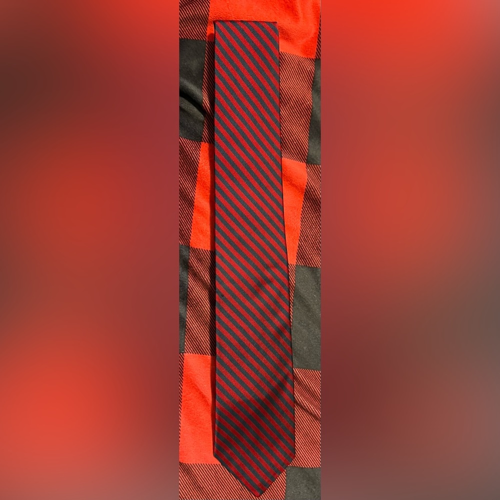 EUC Brooks Brothers 100% silk‎ striped tie!